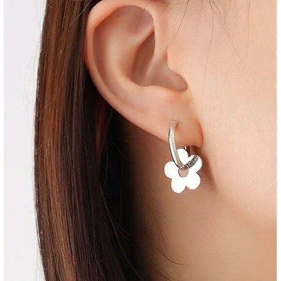 18K Gold Plated Hoop Earrings Charm Geometric Flower Earrings - Picture 4 of 10